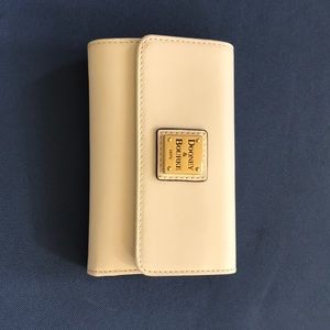 Dooney & Bourke wallet